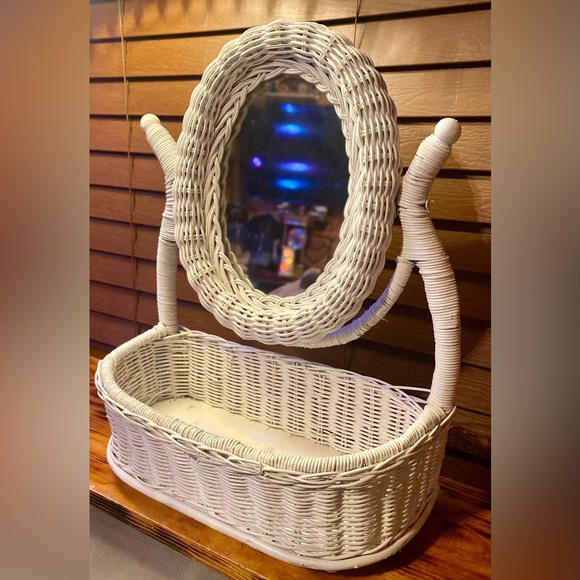 VINTAGE WICKER VANITY MIRROR WITH BASKET - Picture 2 of 5